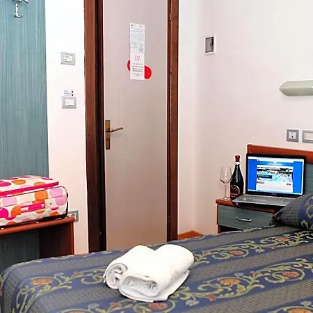 Hotel American 3*