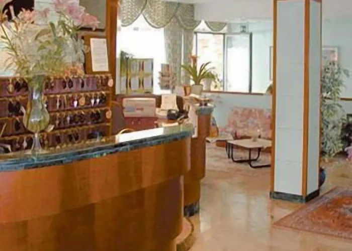 ホテル American 3*